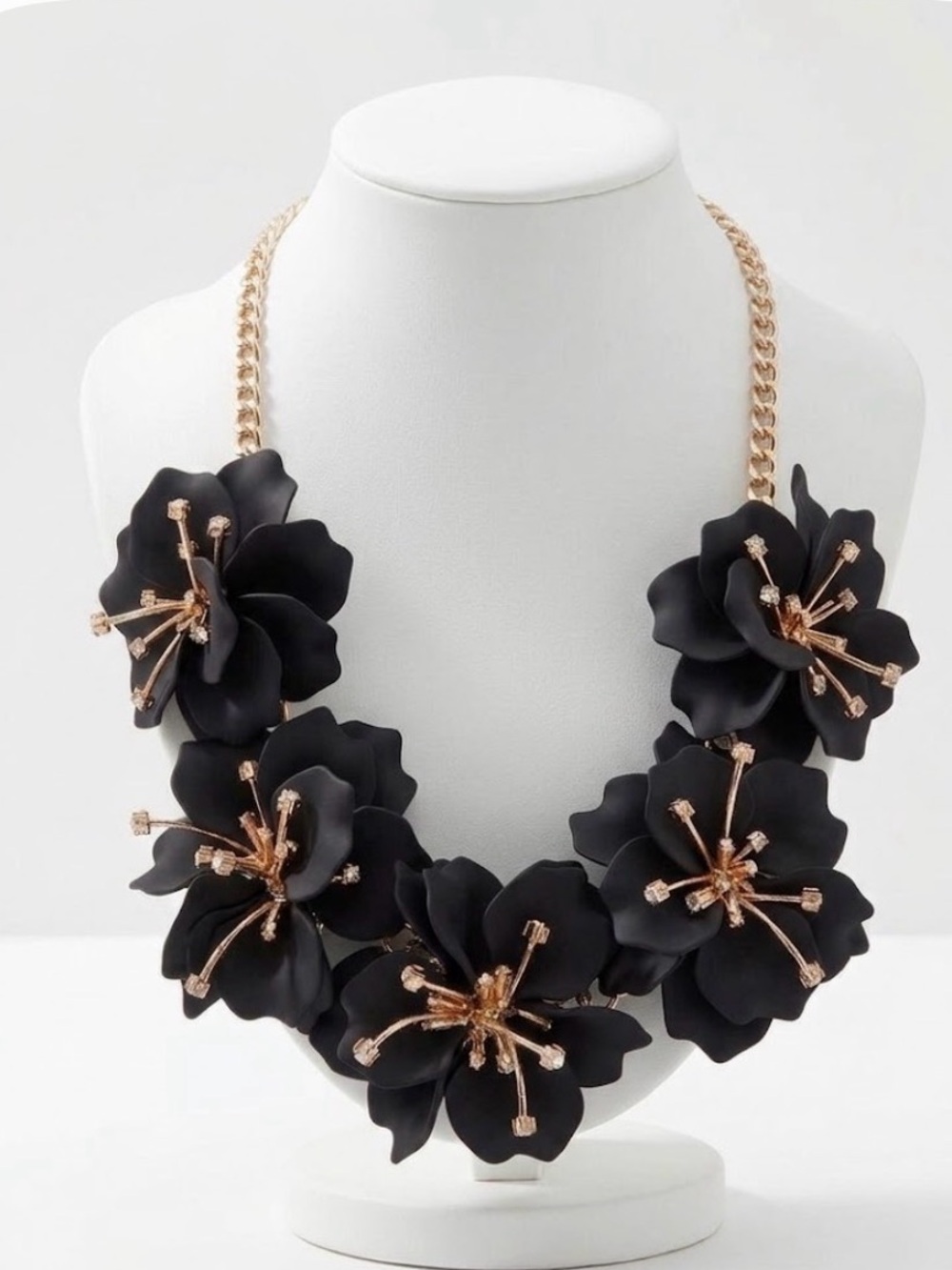 NWT ⚜️🖤⚜️ Natasha Sculpt Statement Necklace